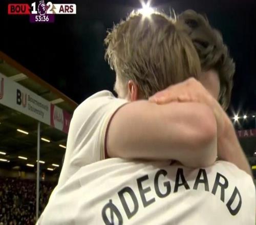 枪手队长状态火热,厄德高连续三场英超参与进球