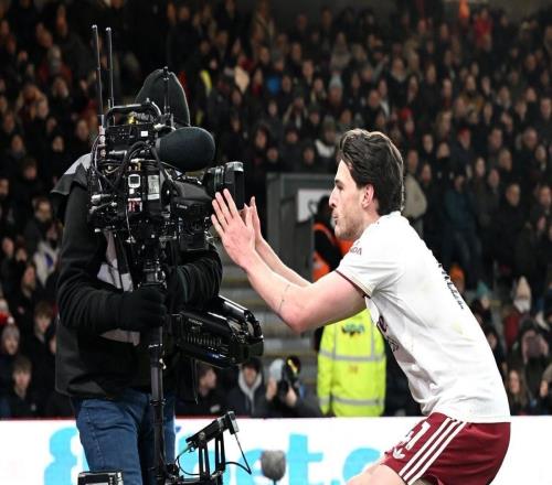 赖斯枪手生涯第二次梅开二度,上一次是欧冠对皇马任意球双响