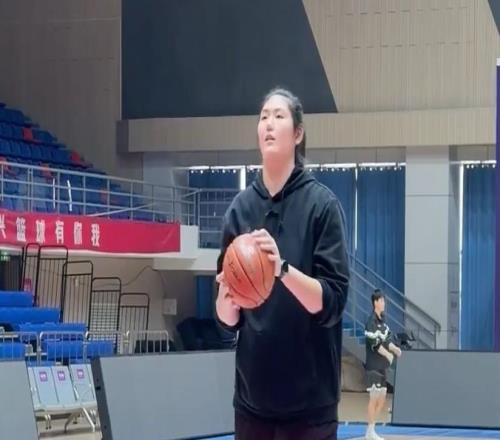 张子宇迎WCBA首秀，山东主帅：请大家给予她宽容与耐心