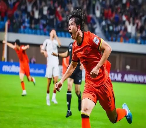 申花国脚级锋霸在社媒发文告别球队!已提前敲定新东家,引发热议