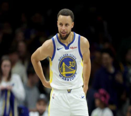 就在今天,库里复出爆发,改写79年NBA排名第一的纪录