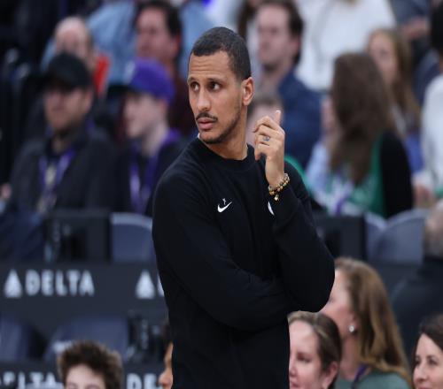 马祖拉努力打造顶级空间阵阿祖的复出为众人提供了发声的平台_NBA直播