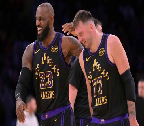 不愧是历史最佳，湖人队詹姆斯追平了魔术师约翰逊的1常规赛纪录