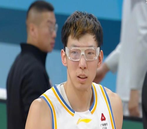 北京男篮5分险胜宁波，曾凡博15分找回状态，周琦18+6雷蒙12分！