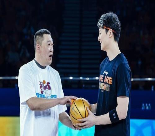 传奇重聚主场，上海男篮生日夜取得七连胜