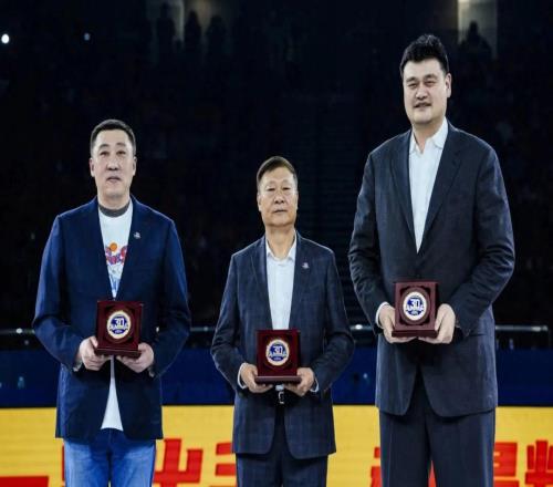 上海男篮的大日子，姚明、李秋平、章文琪都来了！