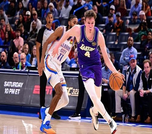 難得命中了兩記三分，湖人側翼新星能否借此機會找到自己的狀態