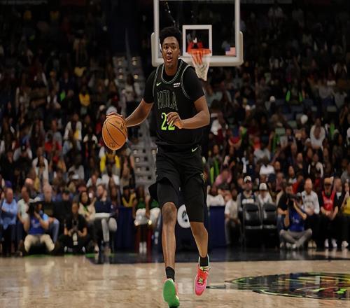 面对湖人不惜代价疯狂刷数据!鹈鹕指望内线新秀带队走向成功