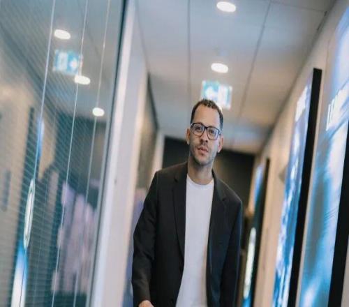 蓝军新帅罗塞尼尔何许人也风格多元不拘泥控球,擅长调教年轻人