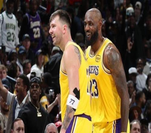 詹姆斯:卢卡不需要为我改变比赛方式我们会围绕他调整