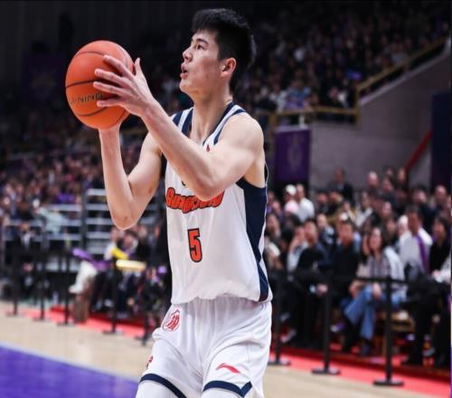 幼版赵睿就在阵中!只投大心脏三分,球迷:胡明轩的时间该给你