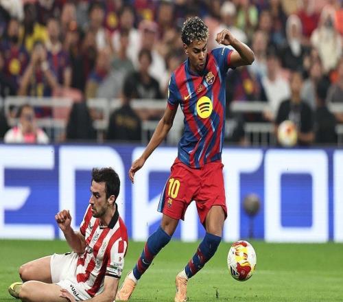 体坛联播曼联曼城均遭联赛三连平,巴萨创西超杯赢球纪录