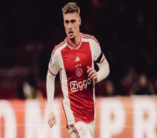 斯基拉:拉齐奥接近签下肯尼思泰勒,转会总价1600万欧