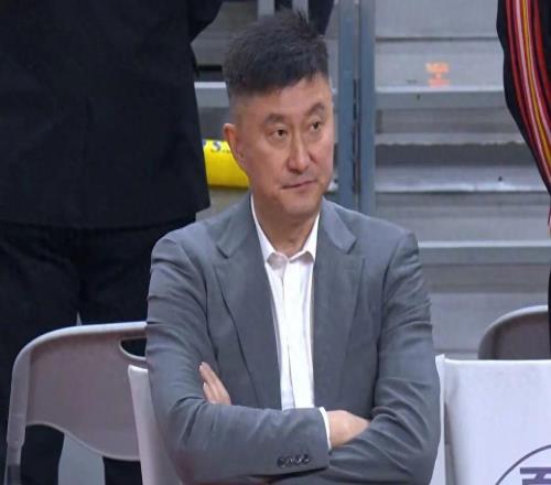 广东男篮5分险胜,四大悍将对攻,奎因30+6+9+4贺西宁24+5