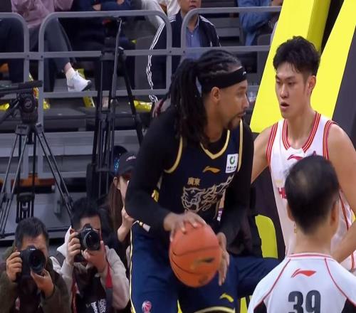 最后的希望!广东队迎来补强大外援机会,2米13内线或被杜锋看中