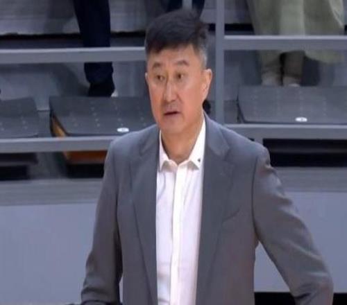 杜锋:上半场我们的防守和篮板球都做得不好,心态出现了一些问题