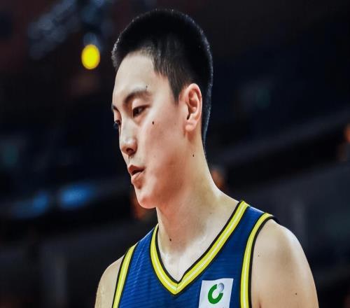 28分钟仅得3分,表现拉胯再遭质疑,球迷:杜锋的打算,精着呢
