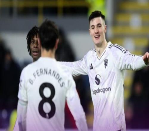 英超爆冷夜BIG6集体翻车!曼联曼城遭弱旅逼平,蓝军热刺输球丢分