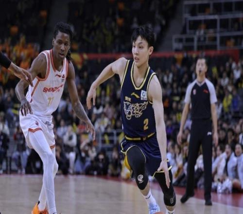 广东男篮险胜深圳赢下德比,杜润旺复出徐杰命中制胜关键球