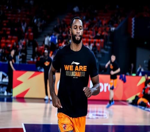 不会裁掉弗格!上海男篮将其合同转正,需要他的季后赛经验