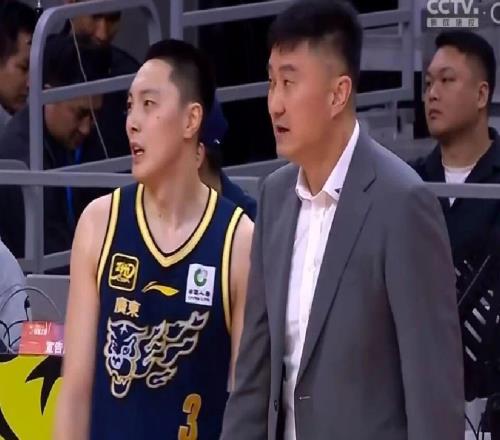 广东男篮胡明轩需要休息,赵睿小伤大养,青岛男篮裁掉两外援