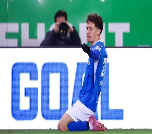 英媒:切尔西领跑亨克18岁中场卡雷察斯争夺战,枪手也感兴趣