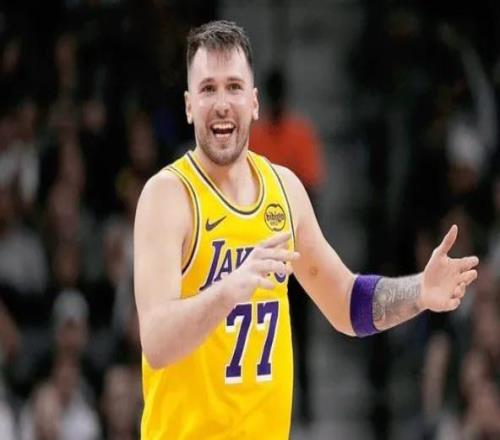 湖人惜败雄鹿!詹姆斯尽力,众配角发挥,东契奇+艾顿攻守全垮!