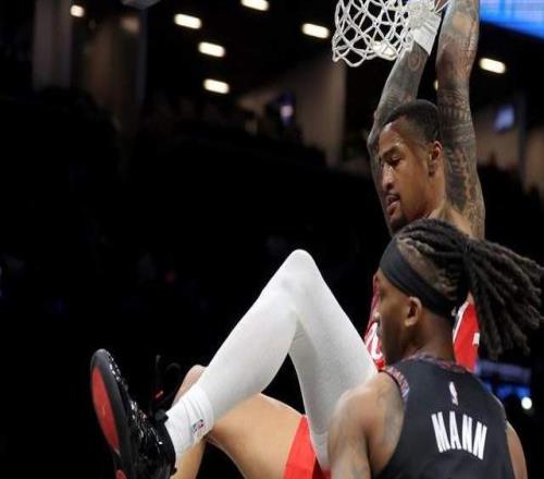 一边倒!快船最多领先22分:小卡带伤出战,哈登10中7轰22分