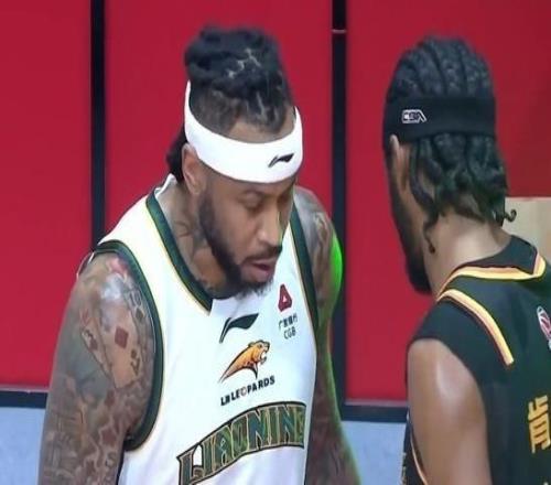 杨鸣:求胜欲望、执行力沟通都是正向莫兰德抢了21个篮板非常关键