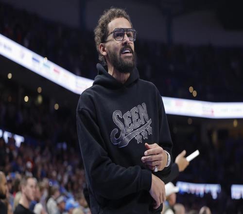 首秀推迟,特雷杨因股四头肌和膝盖伤势将缺席奇才打鹈鹕比赛