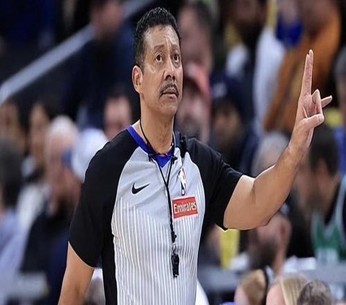 名哨腿筋拉伤无限期休战!昨日坐轮椅离场有望常规赛结束前回归