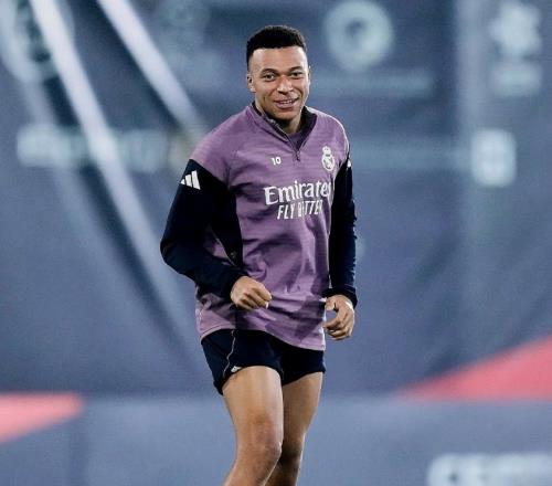 姆巴佩复出战巴萨,不怕皇马输,是怕赢球时没自己