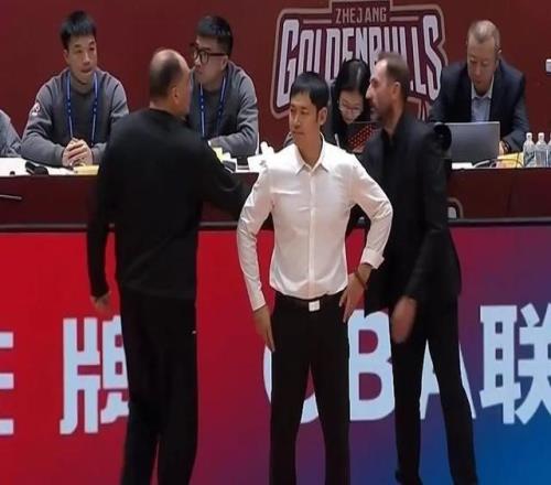 北控近4战3负+20分惨负浙江引热议!媒体人:张庆鹏帅位危矣