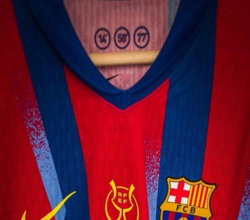 致敬经典,巴萨西超杯决赛球衣印有2005年国家德比进球时间