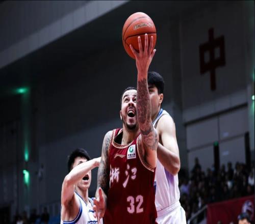 拿600萬(wàn)，全場(chǎng)0分連出手都沒欲望，球迷：這是混工齡等養(yǎng)老保險(xiǎn)了