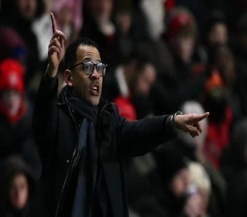 TA：羅塞尼爾開了個(gè)好頭，但他還需提升藍(lán)軍的定位球防守