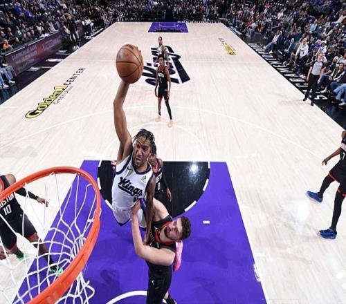 能得分能投籃能組織，火箭可以考慮通過交易得到國王后場大將