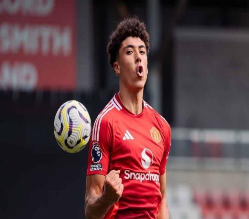 曼联官方:召回小将惠特利,为北安普顿出场25次打进3球