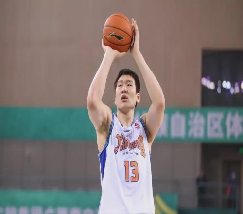 考慮買斷曝朱旭航或離開新疆男籃，拿著大合同兩年沒打球