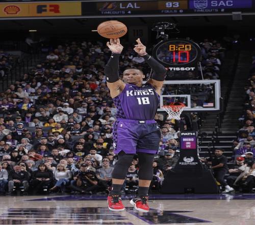 今天不鐵，威斯布魯克全場16投8中&三分8中4，拿下22分7助攻