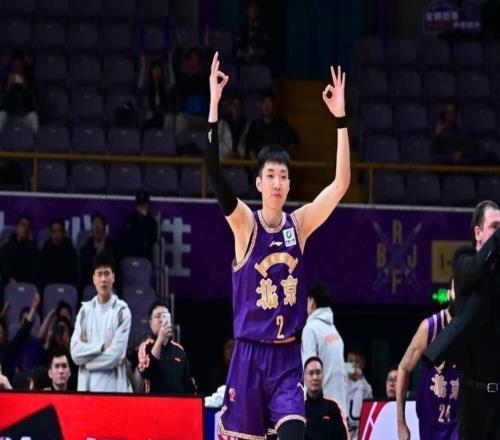 0.7秒三分壓哨絕殺！CBA又現(xiàn)死亡絕殺：男籃天才后衛(wèi)太橫了！