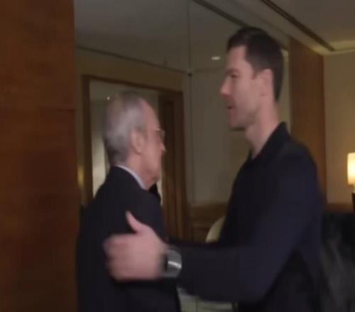 啥意思西超杯決賽前老佛爺與阿隆索打招呼時(shí)皇馬TV切了畫面