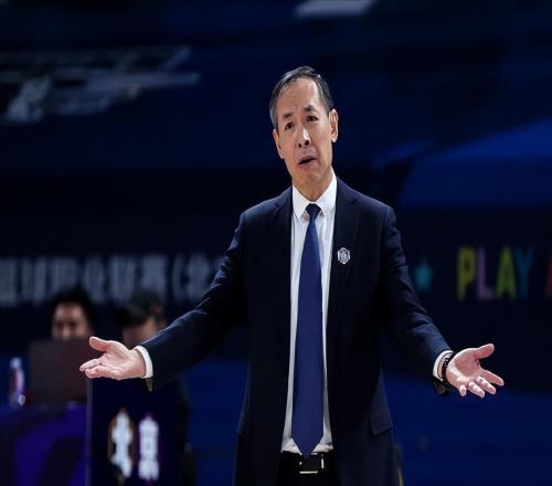 高昂買斷費(fèi)+大合同！北京首鋼簽約新外援內(nèi)幕，許利民挑了一個(gè)月