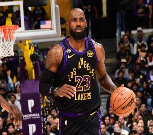 湖人大勝！老詹31+10末節(jié)立功，艾頓17+18，東契奇27+12高開(kāi)低走