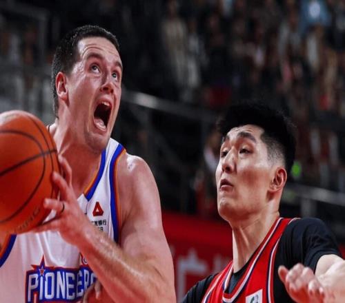 唉!0分0板0助0断,一分钟3犯规,这种平庸之辈,咋进的国家队