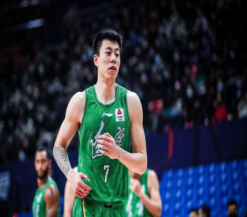 不该回辽篮!25岁前锋又被弃用,场均1.8分,杨鸣重新启用李晓旭