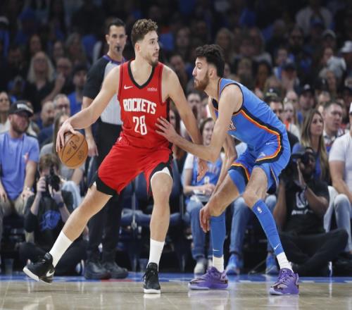 申京自信满满却在霍姆格伦面前当了场边“小透明”_NBA直播