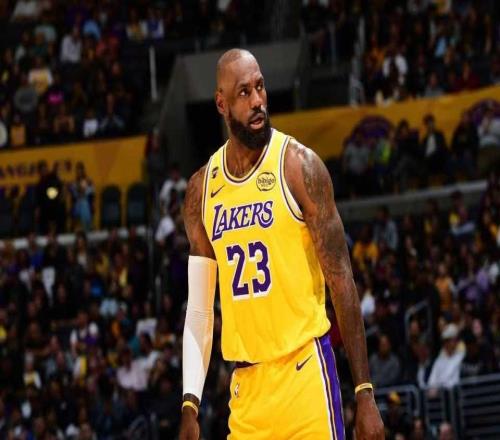 詹姆斯29+9+6湖人爆冷惨负黄蜂东契奇39分三球30+11+9三分