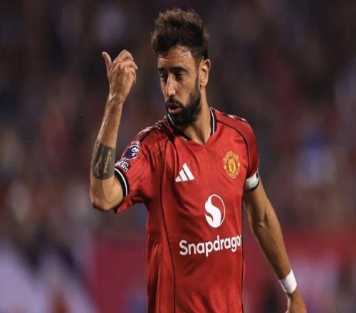 记者:曼联正考虑在本月签下一名左边锋