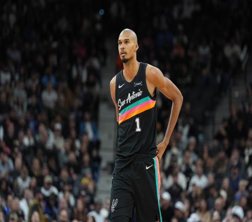 文班和华子跳投比拼真是天上掉下来的神仙在打架剃头居然有神效少林的力量真不是盖的_NBA直播